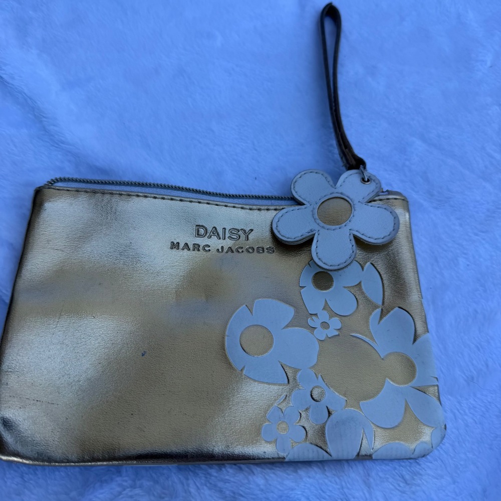 Marc Jacobs‎ Daisy Gold Metallic Wristlet Pouch Floral Bag Charm Pouch